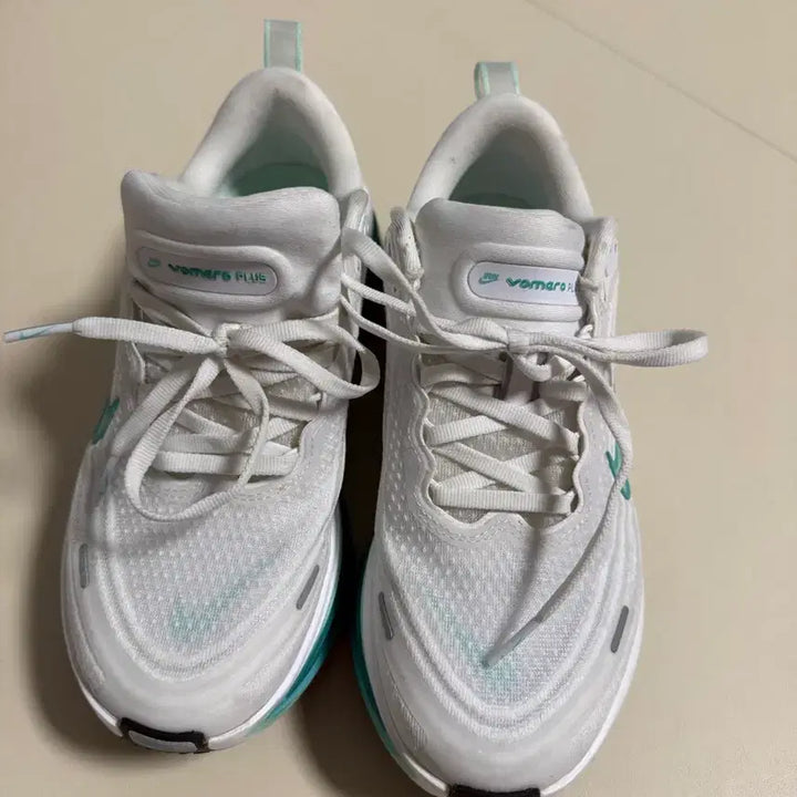 [BUNJANG] Nike Vomero Plus 240 Sneakers / 나이키보메로플러스240