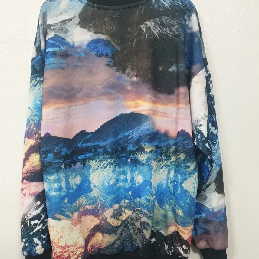 [BUNJANG] Adidas Mountain Clash Sweatshirt (Size 85) / 아디다스 마운틴 클레쉬 맨투맨 티셔츠 85사이즈