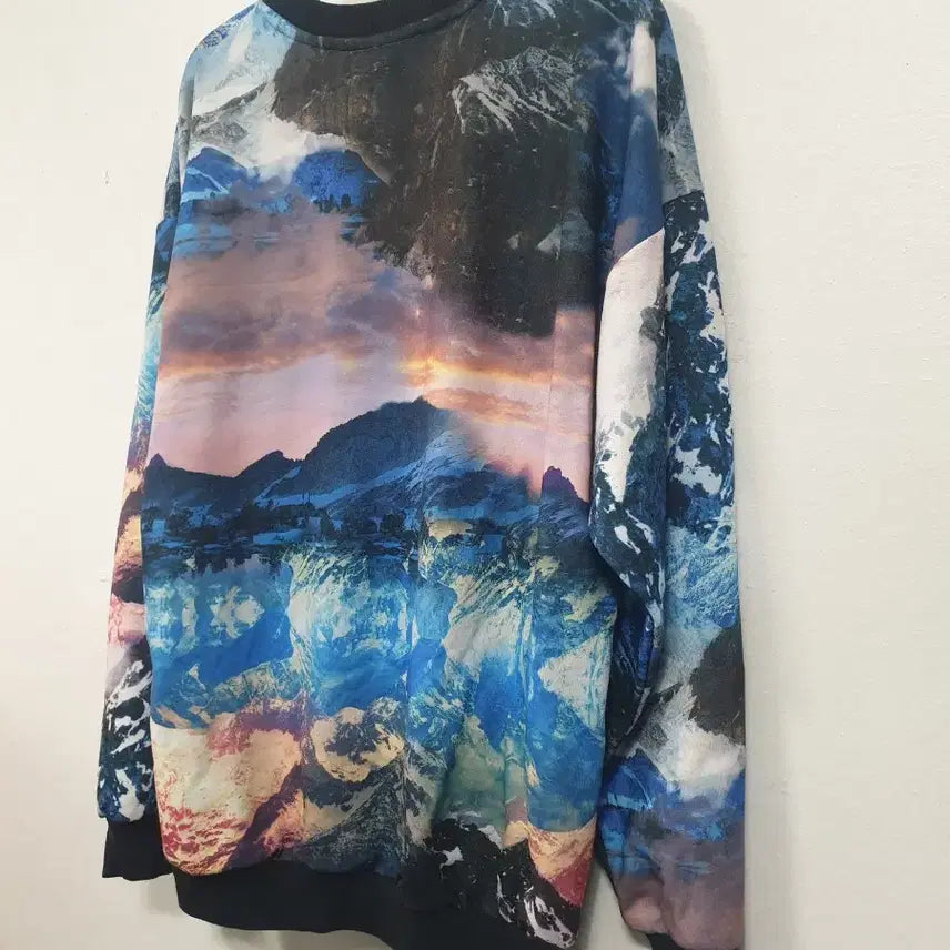 [BUNJANG] Adidas Mountain Clash Sweatshirt (Size 85) / 아디다스 마운틴 클레쉬 맨투맨 티셔츠 85사이즈