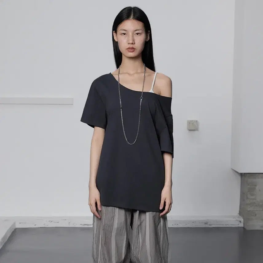 [BUNJANG] Seric One Shoulder Loose Top / 세릭 one shoulder loose 택포