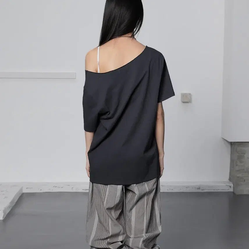 [BUNJANG] Seric One Shoulder Loose Top / 세릭 one shoulder loose 택포