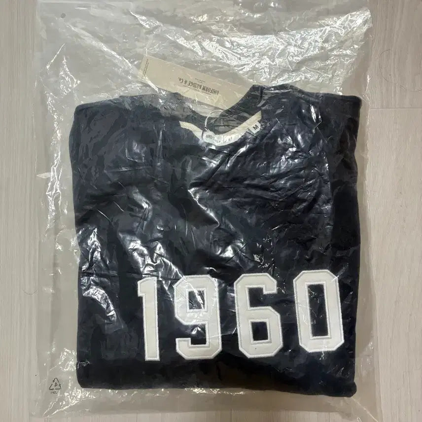 [BUNJANG] [M] 1960 Navy Sweatshirt / [M] 유니폼브릿지 1960 네이비 맨투맨 새상품