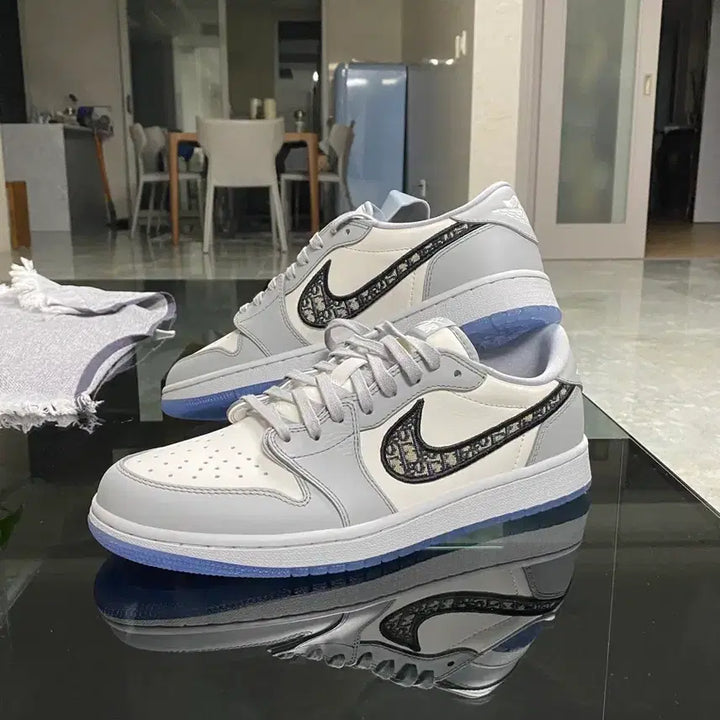 [BUNJANG] Air Dior Jordan 1 Low Size 43 270 New / 에어 디올 조던 1 로우 사이즈 43 (270) 정품,새상품)