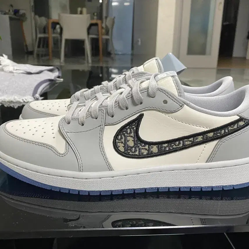 [BUNJANG] Air Dior Jordan 1 Low Size 43 270 New / 에어 디올 조던 1 로우 사이즈 43 (270) 정품,새상품)