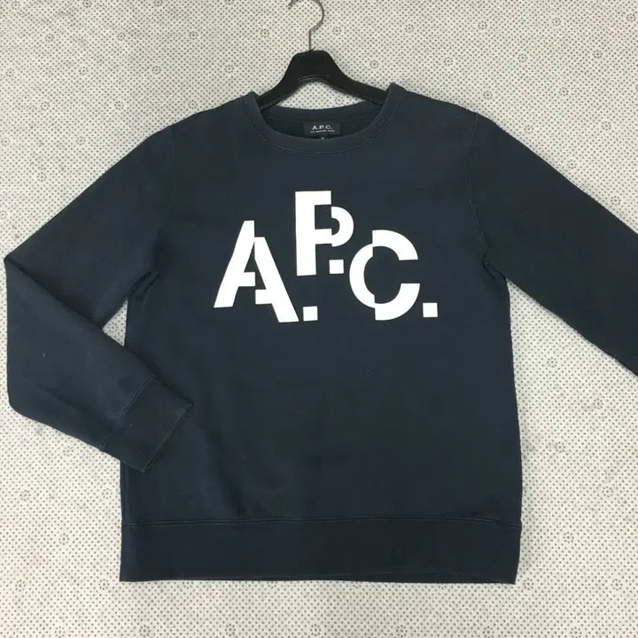 [BUNJANG] A.P.C Big Logo Stencil Sweatshirt / A.P.C 빅로고 스텐실 맨투맨 만원샵 BB02