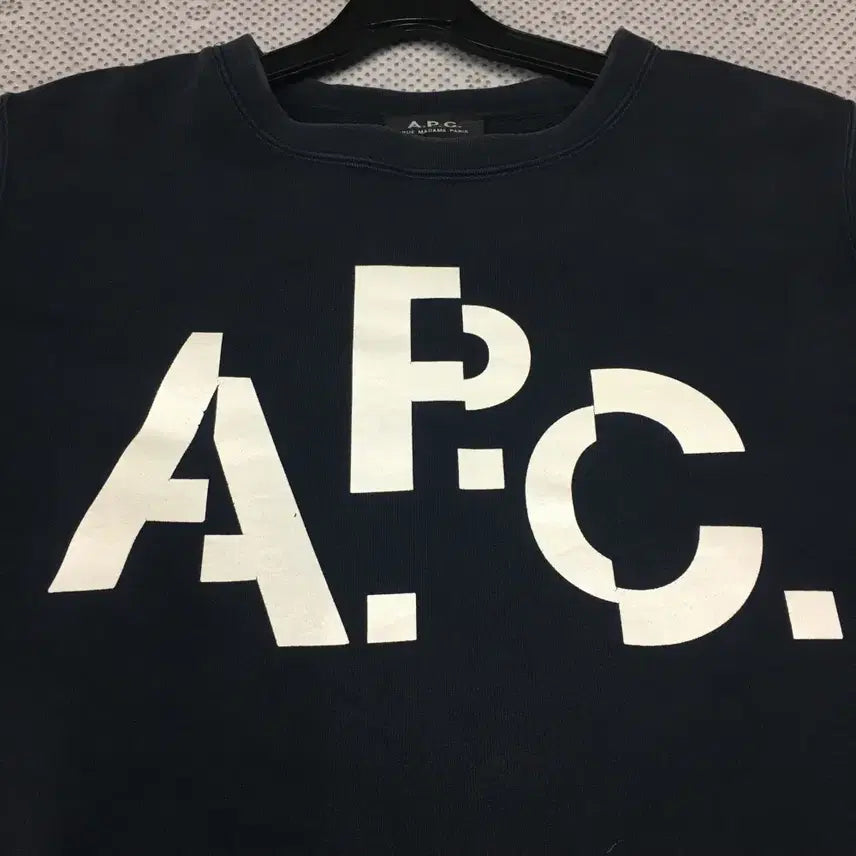 [BUNJANG] A.P.C Big Logo Stencil Sweatshirt / A.P.C 빅로고 스텐실 맨투맨 만원샵 BB02