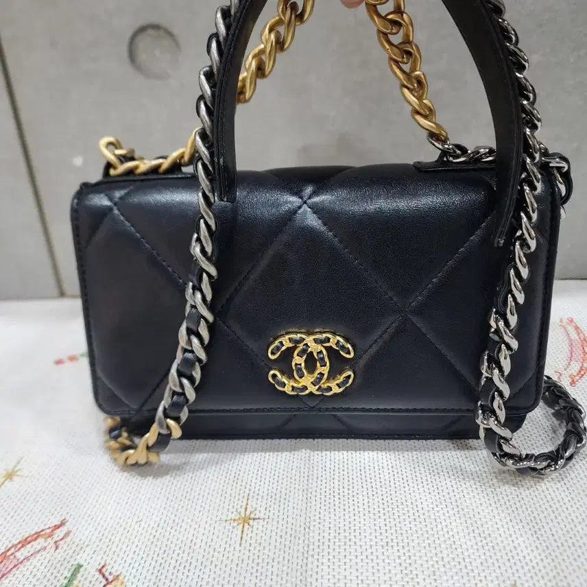 [BUNJANG] Chanel 19 WOC Lambskin Bag / 이번주할인) 샤넬 19백 WOC 램스킨  내장칩