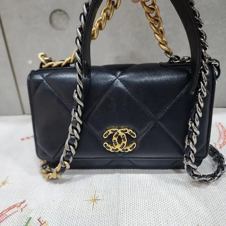 [BUNJANG] Chanel 19 WOC Lambskin Bag / 이번주할인) 샤넬 19백 WOC 램스킨  내장칩