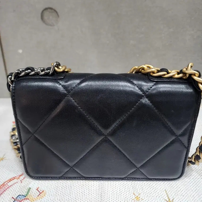 [BUNJANG] Chanel 19 WOC Lambskin Bag / 이번주할인) 샤넬 19백 WOC 램스킨  내장칩