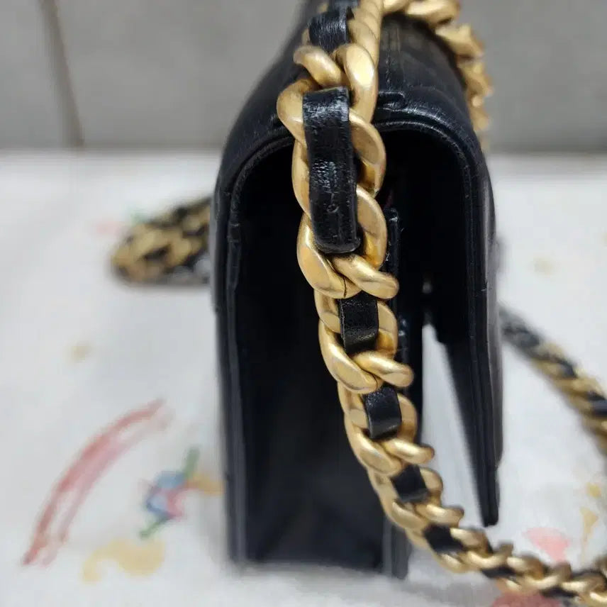 [BUNJANG] Chanel 19 WOC Lambskin Bag / 이번주할인) 샤넬 19백 WOC 램스킨  내장칩