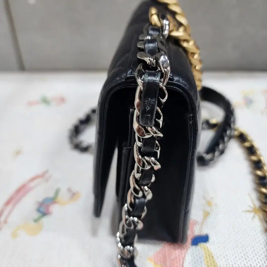 [BUNJANG] Chanel 19 WOC Lambskin Bag / 이번주할인) 샤넬 19백 WOC 램스킨  내장칩