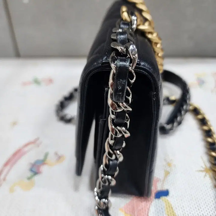 [BUNJANG] Chanel 19 WOC Lambskin Bag / 이번주할인) 샤넬 19백 WOC 램스킨  내장칩