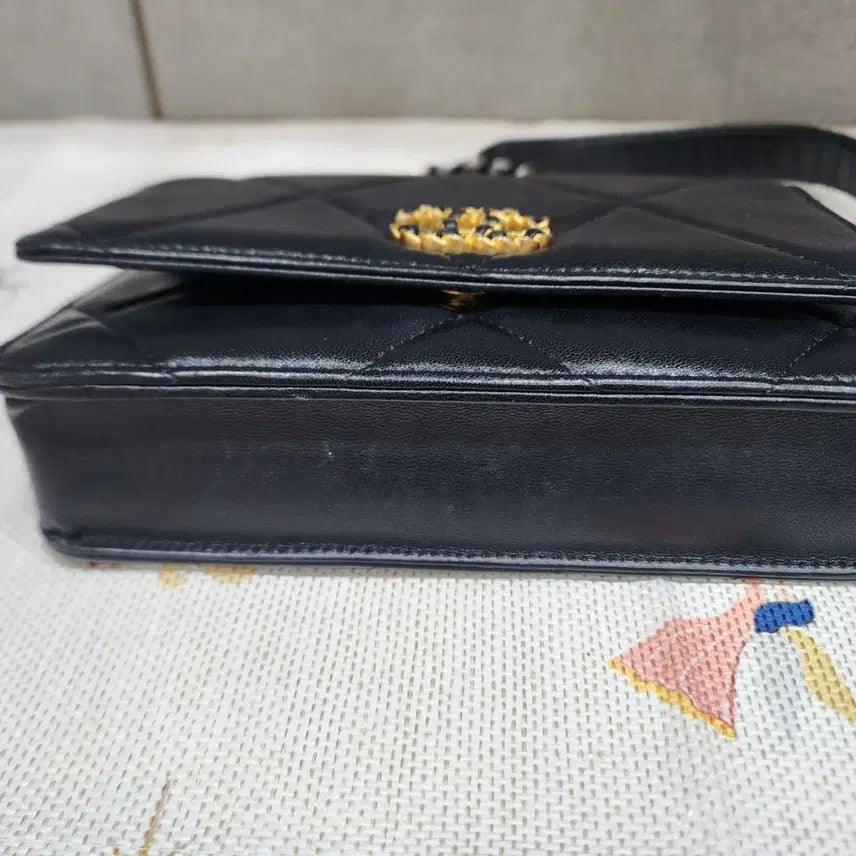 [BUNJANG] Chanel 19 WOC Lambskin Bag / 이번주할인) 샤넬 19백 WOC 램스킨  내장칩