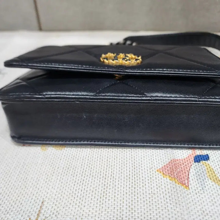 [BUNJANG] Chanel 19 WOC Lambskin Bag / 이번주할인) 샤넬 19백 WOC 램스킨  내장칩