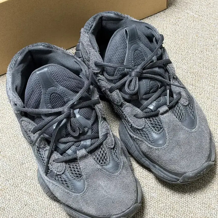 [BUNJANG] Adidas Yeezy 500 Utility Black / [255] 아디다스 yeezy 이지 500 유틸리티 블랙