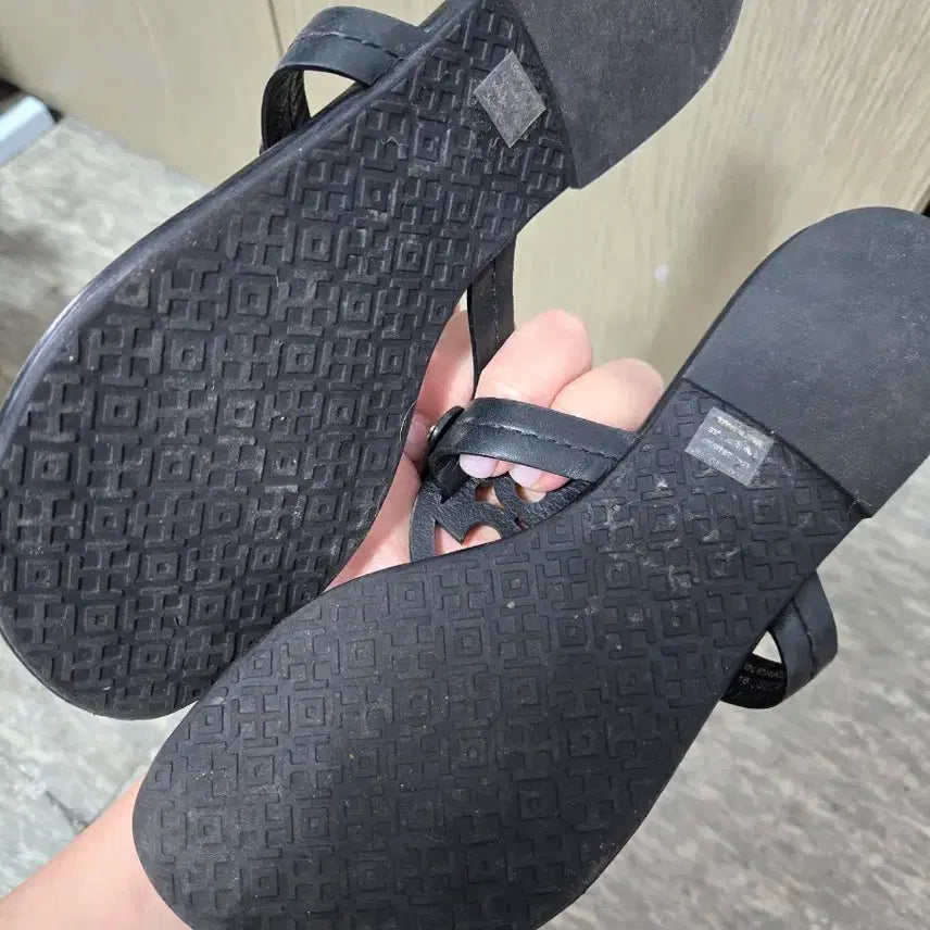 [BUNJANG] Tory Burch Leather Thong Sandals / 토리버치 블랙 레더 쪼리 샌들 235