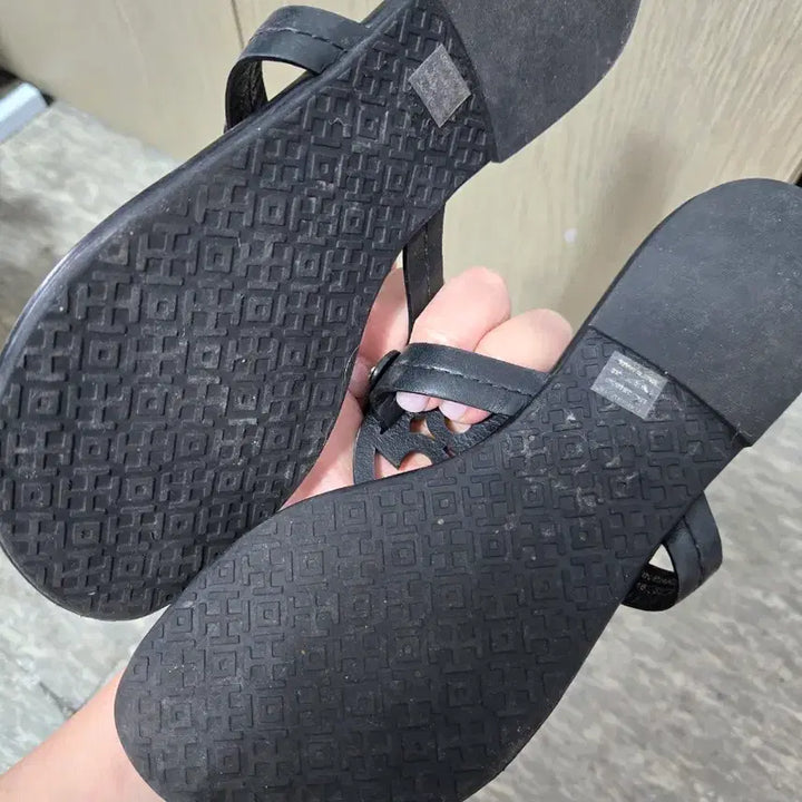 [BUNJANG] Tory Burch Leather Thong Sandals / 토리버치 블랙 레더 쪼리 샌들 235