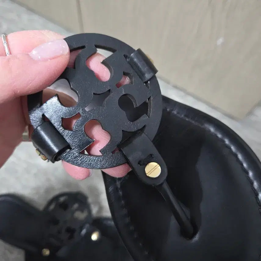 [BUNJANG] Tory Burch Leather Thong Sandals / 토리버치 블랙 레더 쪼리 샌들 235