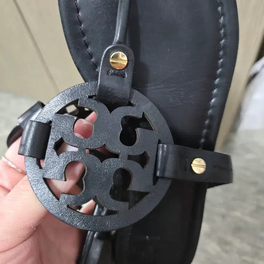 [BUNJANG] Tory Burch Leather Thong Sandals / 토리버치 블랙 레더 쪼리 샌들 235