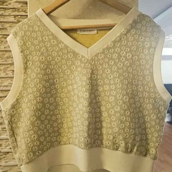 [BUNJANG] Studio White V-Neck Knit Vest / STUDIO WHITE 브이넥 니트 조끼