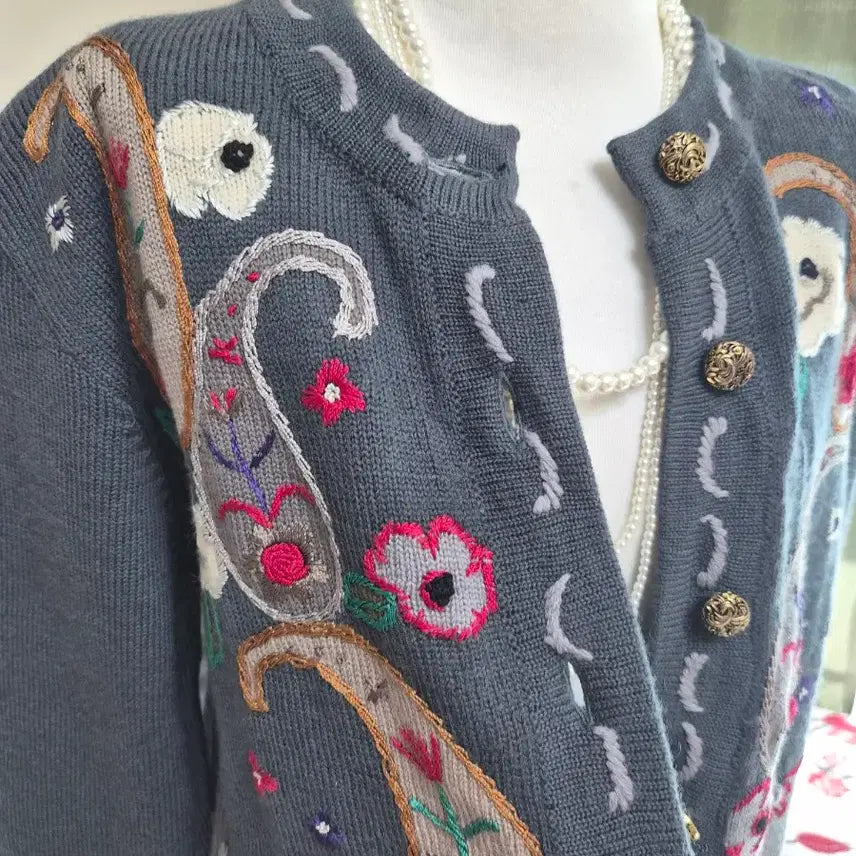 [BUNJANG] Loose Fit Embroidered Knit Jacket / [특가] 고퀄자수 디테일 가득 루즈핏 니트자켓