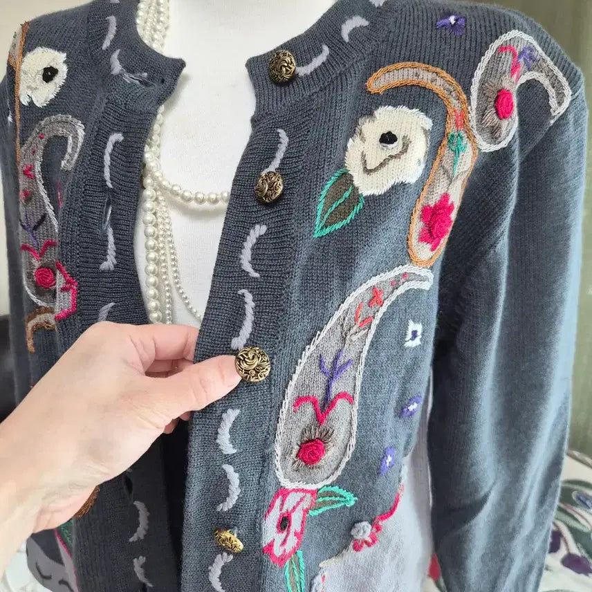 [BUNJANG] Loose Fit Embroidered Knit Jacket / [특가] 고퀄자수 디테일 가득 루즈핏 니트자켓