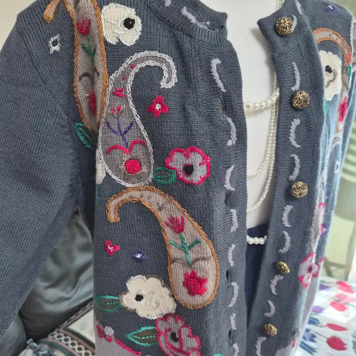 [BUNJANG] Loose Fit Embroidered Knit Jacket / [특가] 고퀄자수 디테일 가득 루즈핏 니트자켓