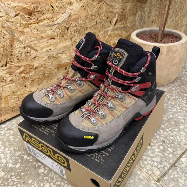 [BUNJANG] Asolo Fugitive Gore-Tex Hiking Boots / 아솔로 퍼지티브 고어텍스 등산화