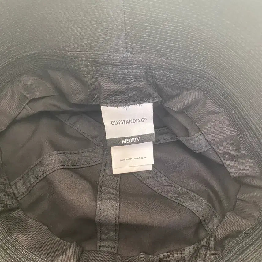 [BUNJANG] Outstanding Bucket Hat Medium Size / 아웃스텐딩 버킷햇 미디엄사이즈 m