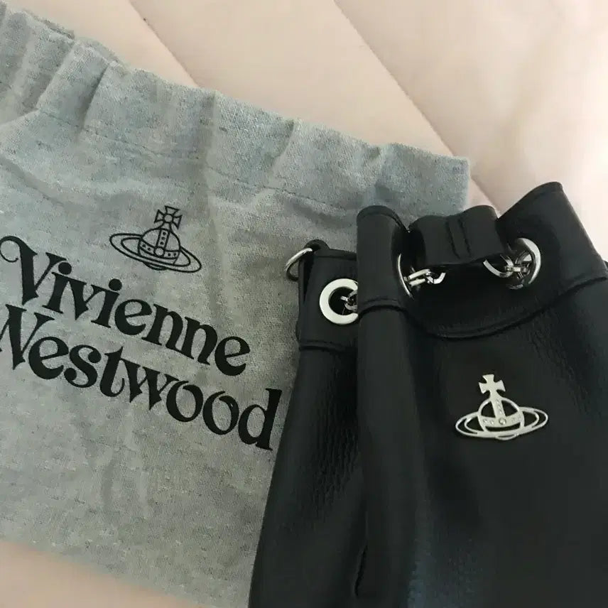 [BUNJANG] Vivienne Westwood Chrissy Small Bucket Bag Black / 비비안 웨스트우드 크리시 스몰 버킷백 블랙