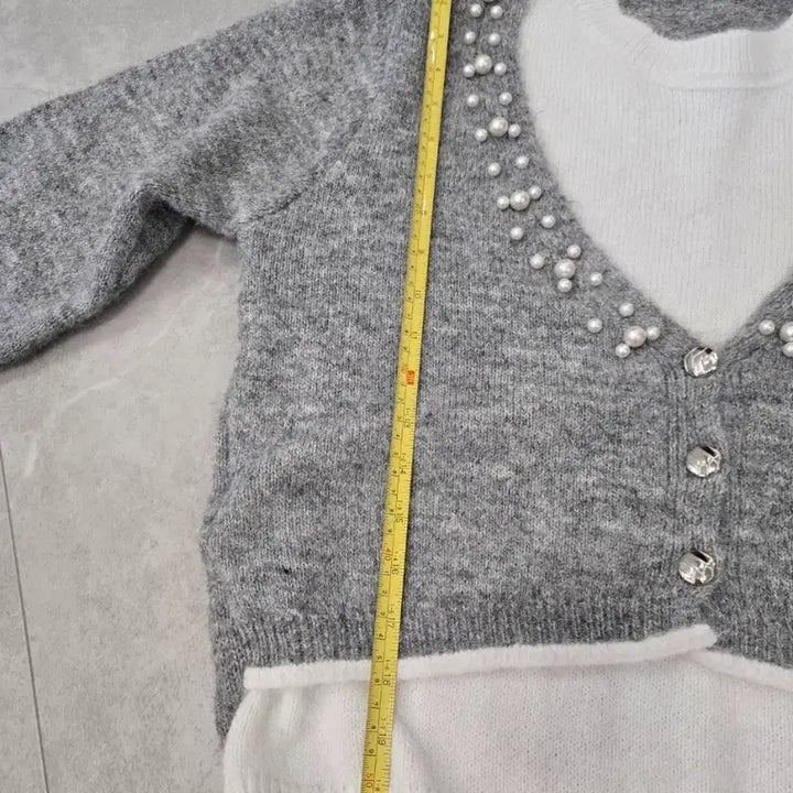 [BUNJANG] V-Pearl Knit Cardigan / [미착용/새제품] 브이 진주 니트