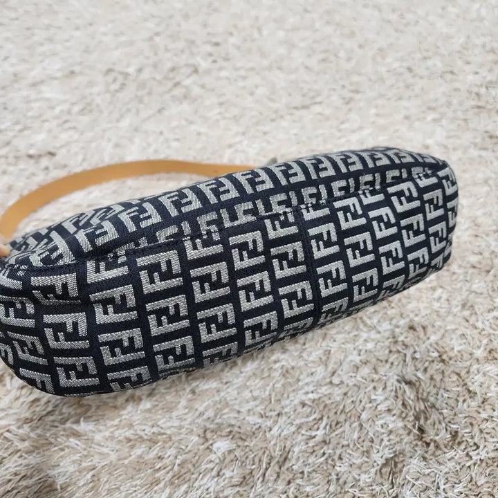 [BUNJANG] Fendi Juca Hobo Bag / (빈티지박스) 팬디 정품 쥬카 호보백