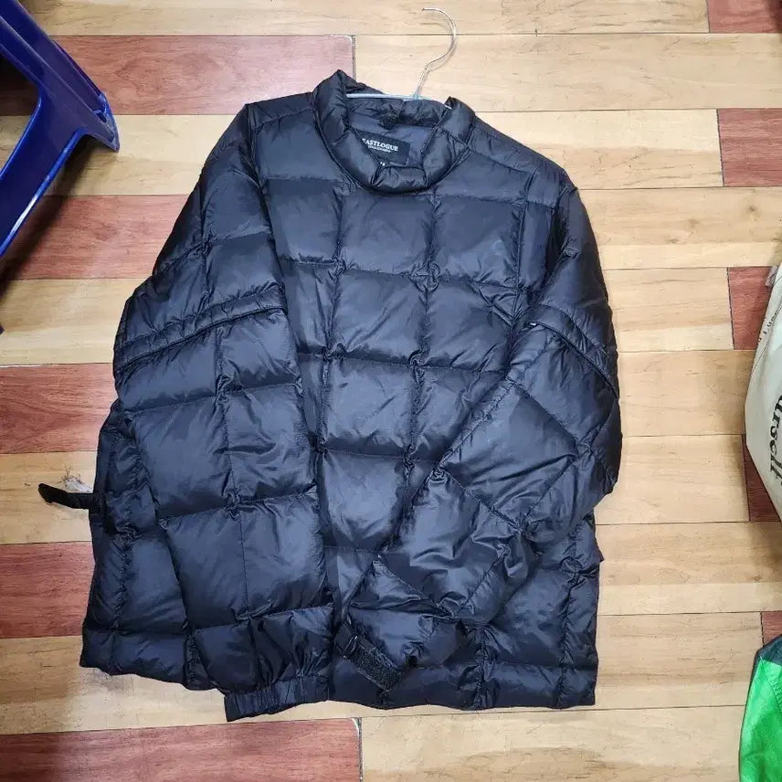 [BUNJANG] EASTLOGUE Goose Down Crew Neck Padded Jacket / EASTLOGUE 블랙 구스패딩 크루넥m