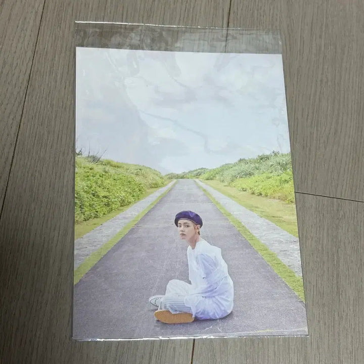 [BUNJANG] BTS V Season's Greetings Postcard / BTS 방탄 2018 시즌그리팅 뷔 태형 엽서 사진
