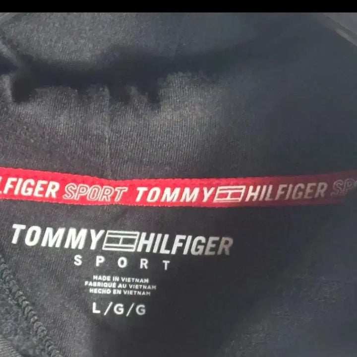 [BUNJANG] Tommy Hilfiger Black Essential Hoodie (L) / 타미힐피거 블랙 스몰 로고 에센셜 후드티 (L)
