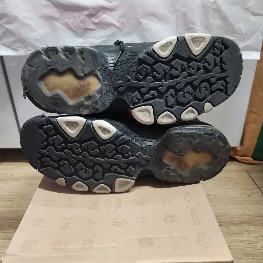 [BUNJANG] Nike Air Max Barkley Sneakers / 나이키 에어맥스 바클리 260