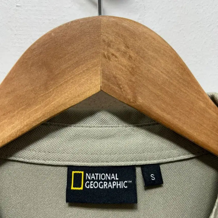 [BUNJANG] National Geographic Khaki Polo Shirt (S) / 내셔널지오그래픽 카키색 반팔 폴로티셔츠 S