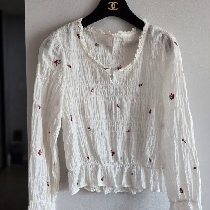 [BUNJANG] Gauze Fabric Floral Lace Blouse - Size 55 / 거즈같은원단의 레이스꽃무늬상의55
