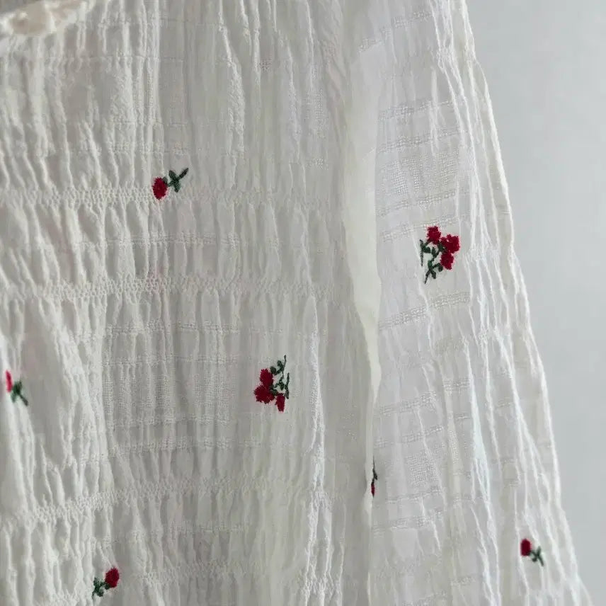 [BUNJANG] Gauze Fabric Floral Lace Blouse - Size 55 / 거즈같은원단의 레이스꽃무늬상의55