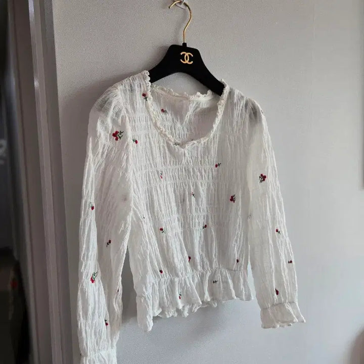 [BUNJANG] Gauze Fabric Floral Lace Blouse - Size 55 / 거즈같은원단의 레이스꽃무늬상의55