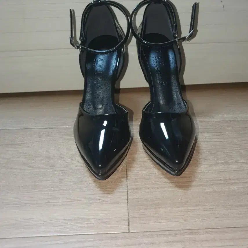 [BUNJANG] Black Enamel Mary Jane Side Slit High Heel Pumps / [225][새상품]블랙 에나멜 메리제인 사이드 트임 하이힐 펌프스