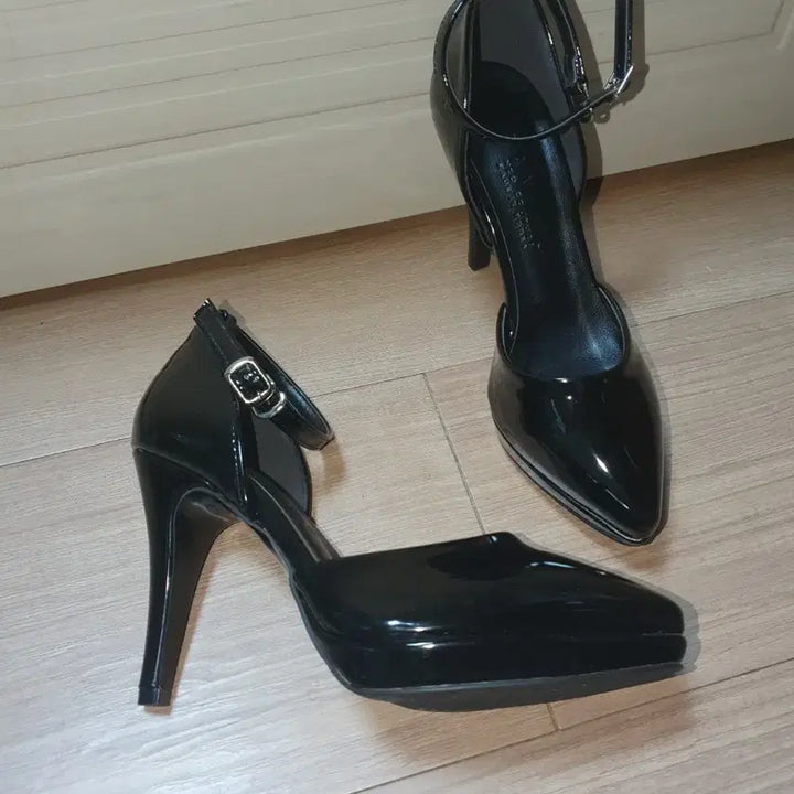 [BUNJANG] Black Enamel Mary Jane Side Slit High Heel Pumps / [225][새상품]블랙 에나멜 메리제인 사이드 트임 하이힐 펌프스