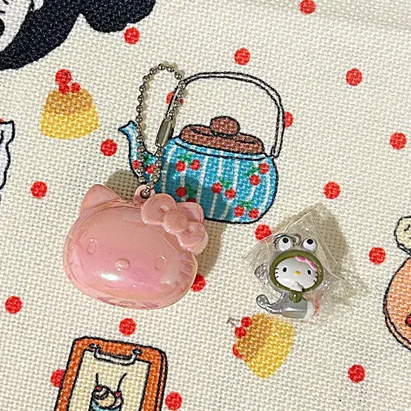[BUNJANG] Hello Kitty 2002 Figure Keyring / [고전] 헬로키티 02년 피규어 키링 (1매) 고전키티 고전굿즈