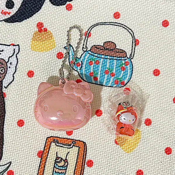 [BUNJANG] Hello Kitty 2002 Figure Keyring / [고전] 헬로키티 02년 피규어 키링 (1매) 고전키티 고전굿즈