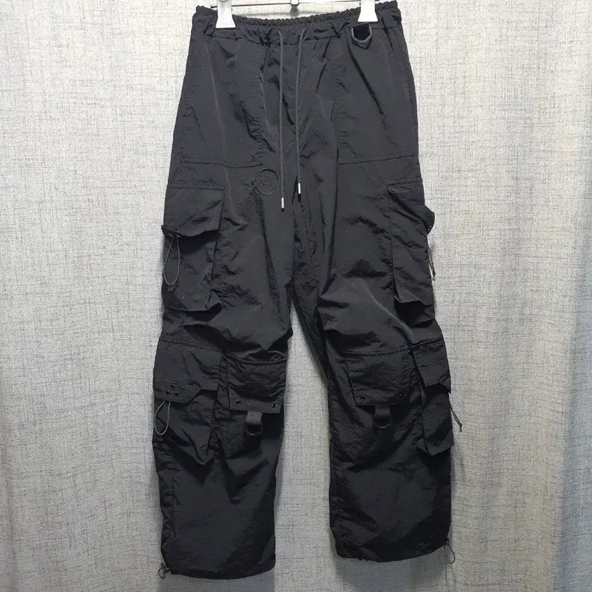 [BUNJANG] DENEIGE Nylon Cargo Utility Pants / 드네이지 나일론 카고 유틸리티 팬츠 1
