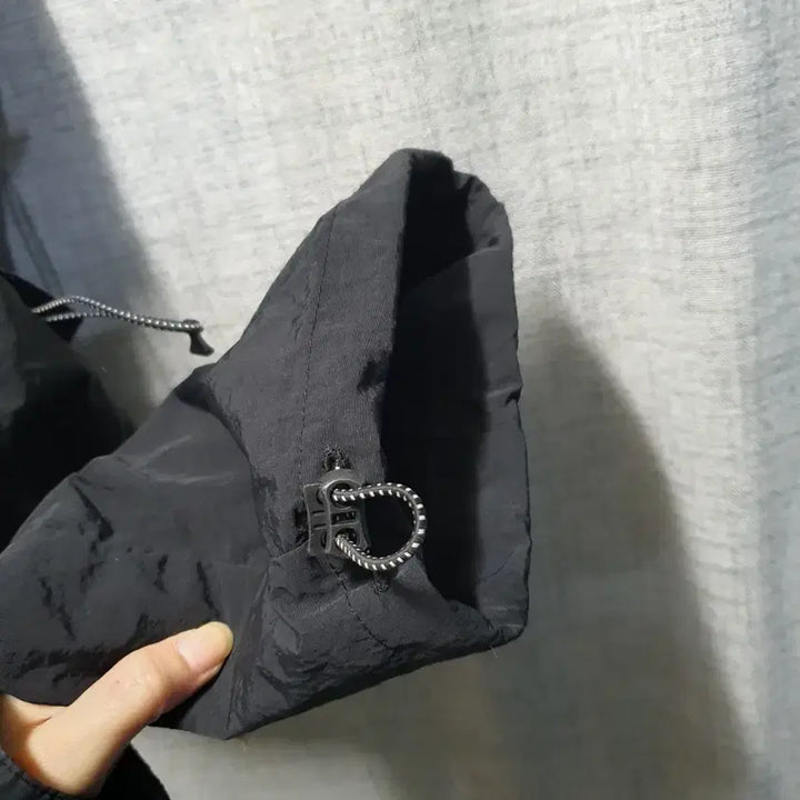 [BUNJANG] DENEIGE Nylon Cargo Utility Pants / 드네이지 나일론 카고 유틸리티 팬츠 1