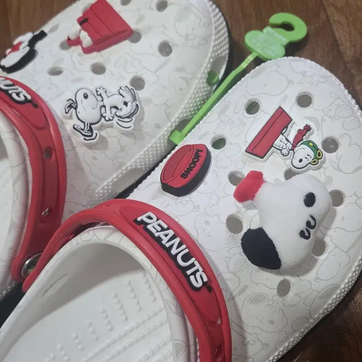 [BUNJANG] Crocs Snoopy Sandals / 스누피 크록스 m7(260) 새상품