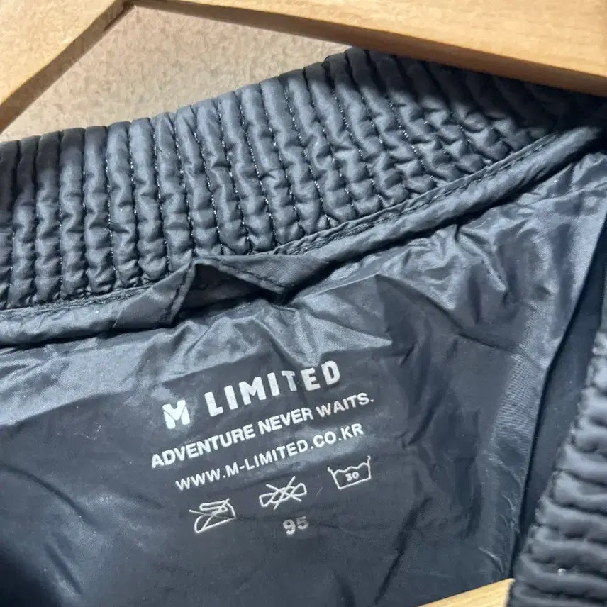[BUNJANG] M LIMITED Black Padded Jumper (Women&