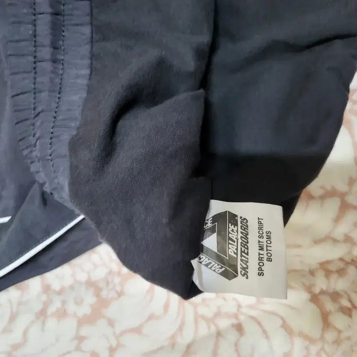 [BUNJANG] Palace Script Bottoms (Size L) / 팔라스 스포츠 밋 스크립트 바텀 하의 L사이즈 판매