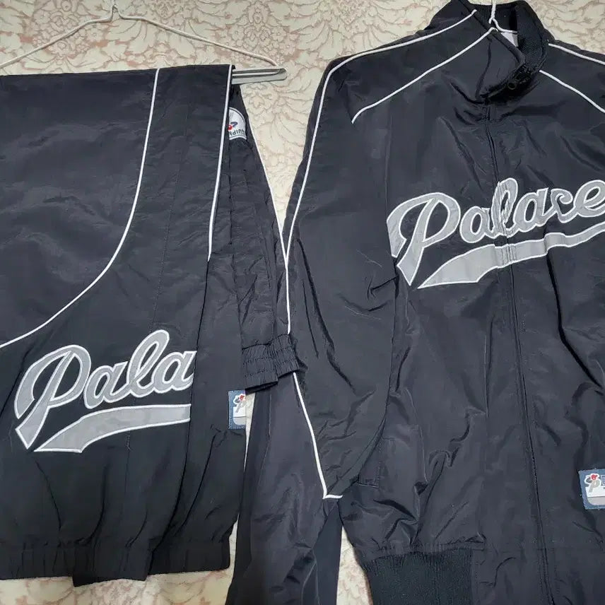 [BUNJANG] Palace Script Bottoms (Size L) / 팔라스 스포츠 밋 스크립트 바텀 하의 L사이즈 판매